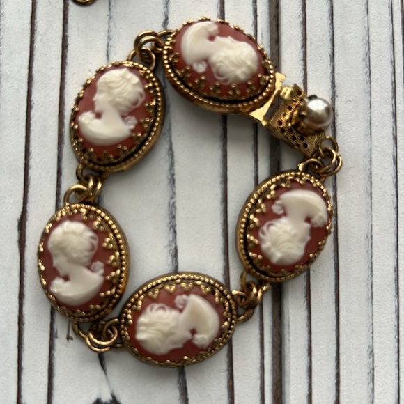 Antique Cameo Necklace and Bracelet - Picture 2 of 5